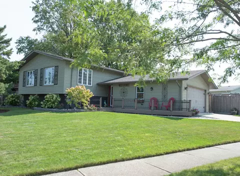 15225 Las Robles Ct, Oak Forest, IL 60452
