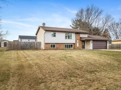 11228 Tara Dr, Machesney Park, IL 61115