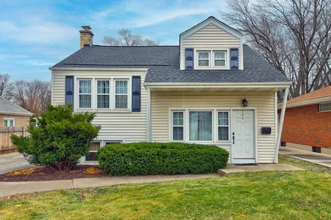 107 N Main St, Mount Prospect, IL 60056