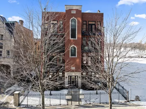 3932 S Lake Park Ave #2S, Chicago, IL 60653