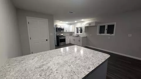 206 S Elm St, Mclean, IL 61754 photo 4