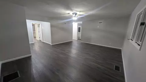 206 S Elm St, Mclean, IL 61754 photo 9