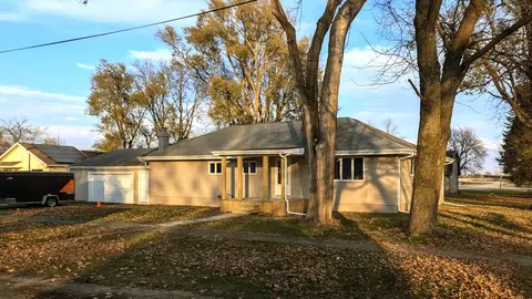 206 S Elm St, Mclean, IL 61754