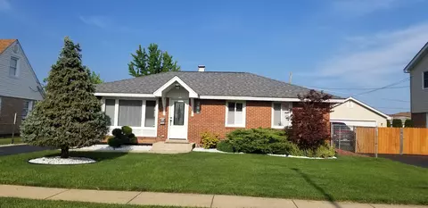 7933 Merrimac Ave, Burbank, IL 60459