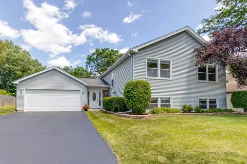 730 Trailside Dr, Lake Zurich, IL 60047