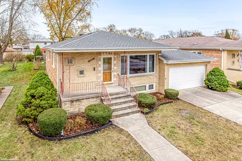 10613 S Kildare Ave, Oak Lawn, IL 60453