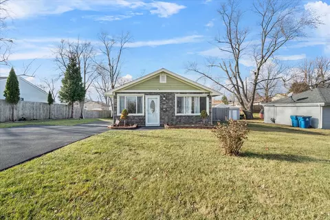 1904 Burry Circle Dr, Crest Hill, IL 60403