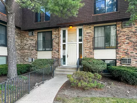 194 S Waters Edge Dr #101, Glendale Heights, IL 60139