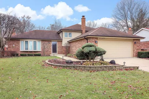 2147 Green Valley Rd, Darien, IL 60561