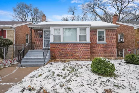 9123 S Dante Ave, Chicago, IL 60619