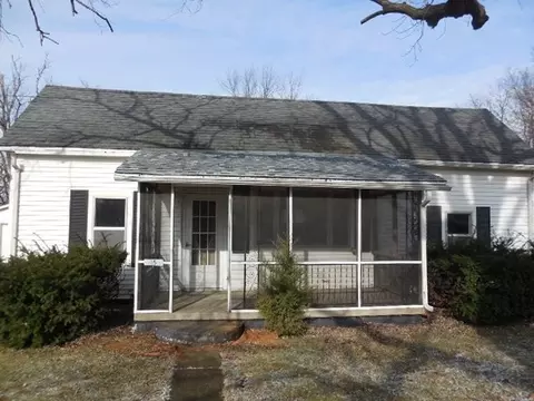 15 E Clay St, Ridge Farm, IL 61870