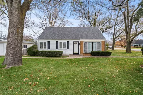 3222 Crestwood Ln, Glenview, IL 60025
