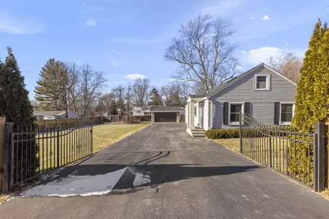 1375 Jackson St, Montgomery, IL 60538 photo 2