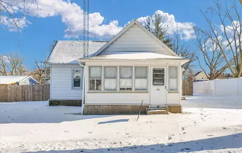 215 N Center St, Melvin, IL 60952