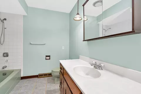 Bath - 4036 E 2351 Rd, Serena, IL 60549 photo 2 of 3