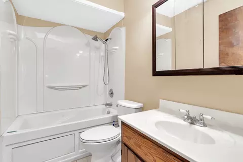 Bath - 4036 E 2351 Rd, Serena, IL 60549 photo 1 of 3