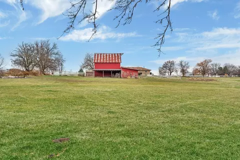 Exterior - 4036 E 2351 Rd, Serena, IL 60549 photo 10 of 15