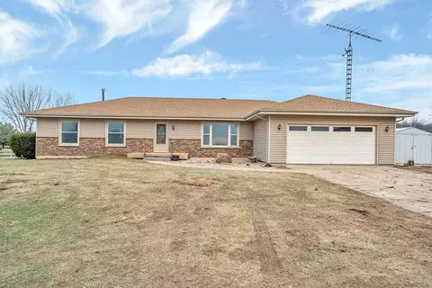 4036 E 2351 Rd, Serena, IL 60549