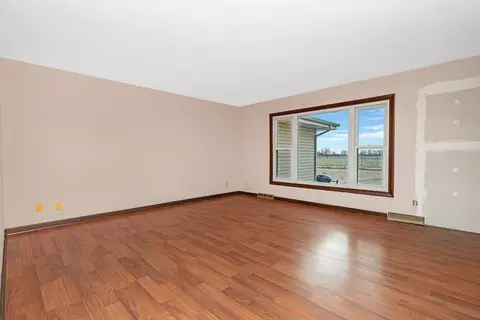Living - 4036 E 2351 Rd, Serena, IL 60549 photo 4 of 7
