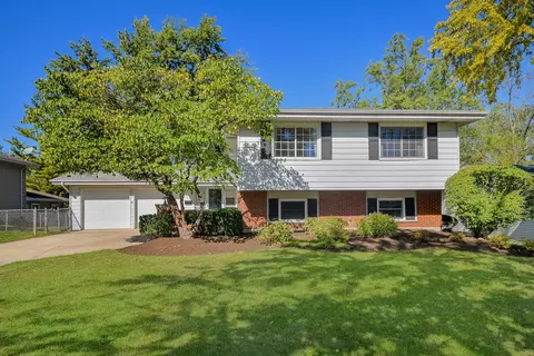 21 W550 Kensington Rd, Glen Ellyn, IL 60137