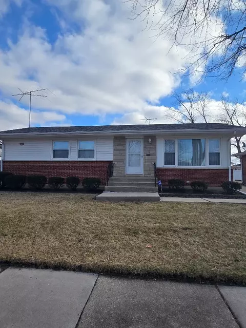 145 Serena Dr, Chicago Heights, IL 60411
