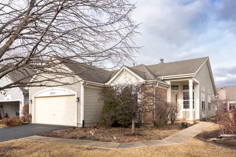 21010 W Torrey Pines Ct, Plainfield, IL 60544