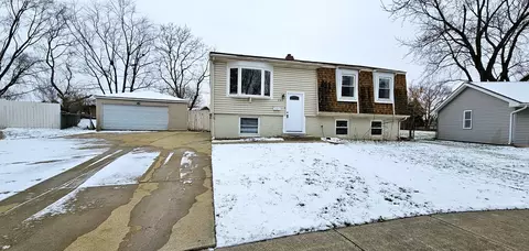 240 Gregg Ct, Streamwood, IL 60107