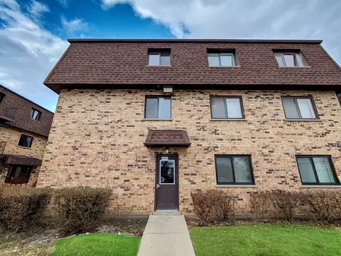 9705 Bianco Ter #B, Des Plaines, IL 60016