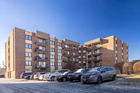 7707 W Irving Park Rd #403, Chicago, IL 60634