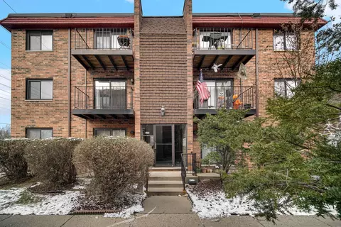 1773 W Algonquin Rd W #2A, Mount Prospect, IL 60056