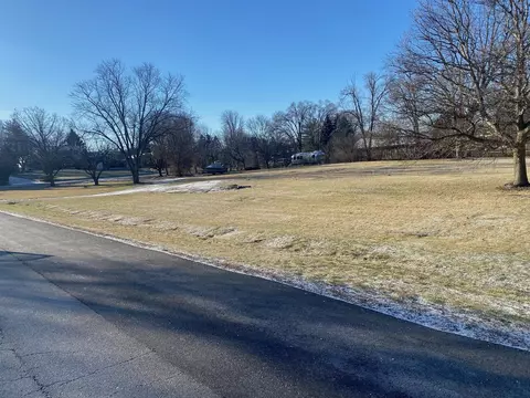 22 W424 Broker Rd, Medinah, IL 60157