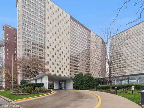 3950 N Lake Shore Dr #1015, Chicago, IL 60613
