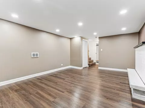 Living - 17110 Whitman Ave, Hazel Crest, IL 60429 photo 7 of 7