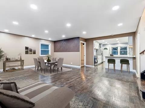 Living - 17110 Whitman Ave, Hazel Crest, IL 60429 photo 1 of 7