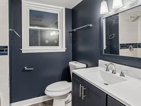 Bath - 17110 Whitman Ave, Hazel Crest, IL 60429 photo 3 of 4