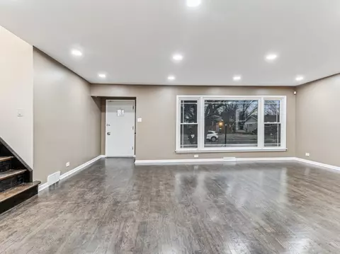 Living - 17110 Whitman Ave, Hazel Crest, IL 60429 photo 2 of 7