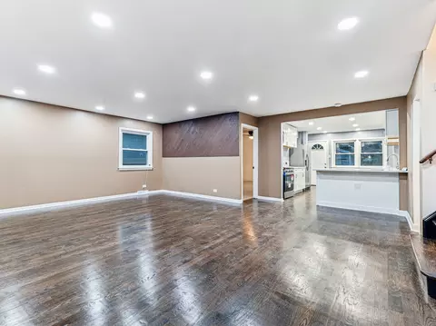 Living - 17110 Whitman Ave, Hazel Crest, IL 60429 photo 4 of 7