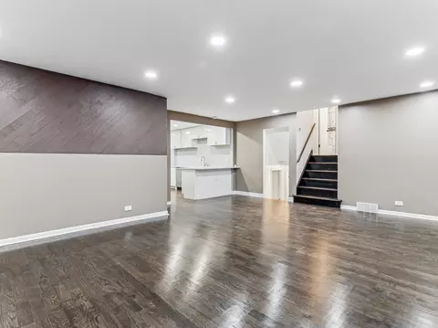Living - 17110 Whitman Ave, Hazel Crest, IL 60429 photo 3 of 7