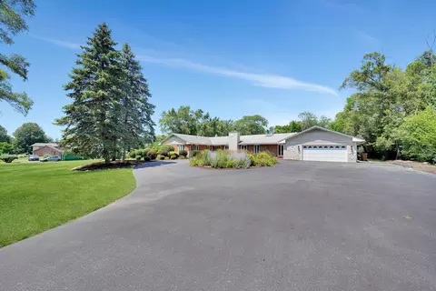 22 W454 Broker Rd, Medinah, IL 60157