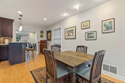 455 Rose Ave, Des Plaines, IL 60016 photo 7