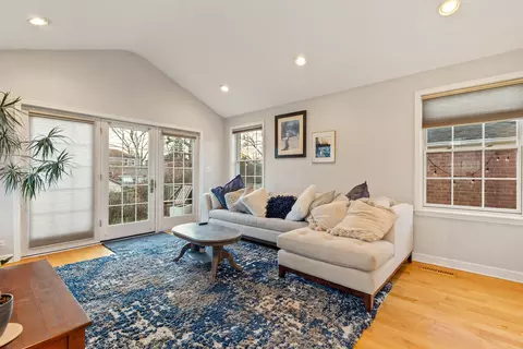 455 Rose Ave, Des Plaines, IL 60016 photo 9
