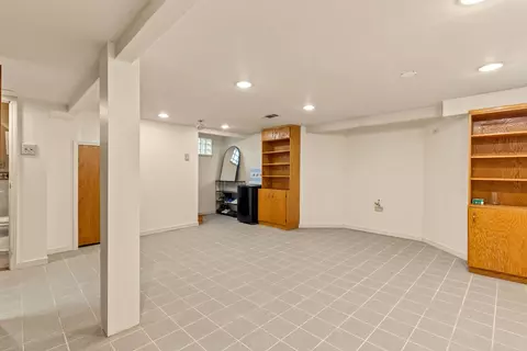 455 Rose Ave, Des Plaines, IL 60016 photo 17