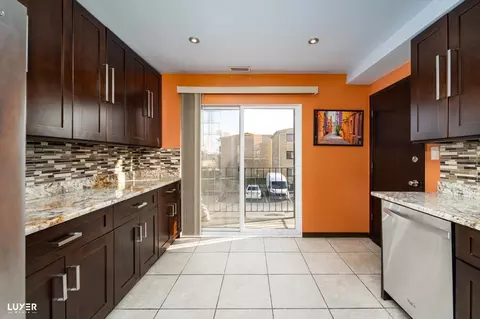 Kitchen - 9340 Hamilton Ct #E, Des Plaines, IL 60016 photo 4 of 5