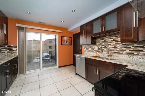 Kitchen - 9340 Hamilton Ct #E, Des Plaines, IL 60016 photo 2 of 5