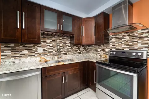 Kitchen - 9340 Hamilton Ct #E, Des Plaines, IL 60016 photo 5 of 5