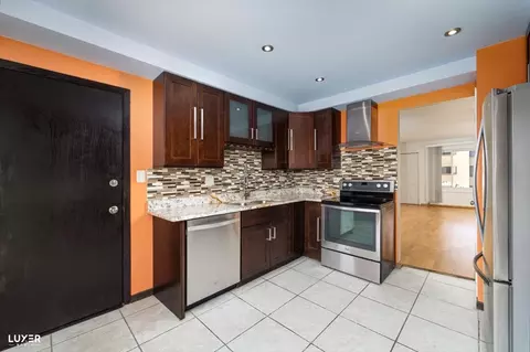 Kitchen - 9340 Hamilton Ct #E, Des Plaines, IL 60016 photo 3 of 5
