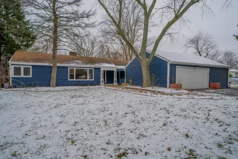 22 W275 Peterson Ave, Glen Ellyn, IL 60137