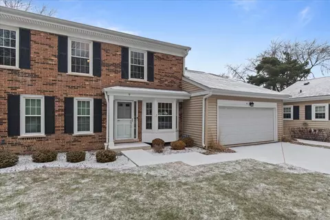9 Harborside Dr, Northbrook, IL 60062