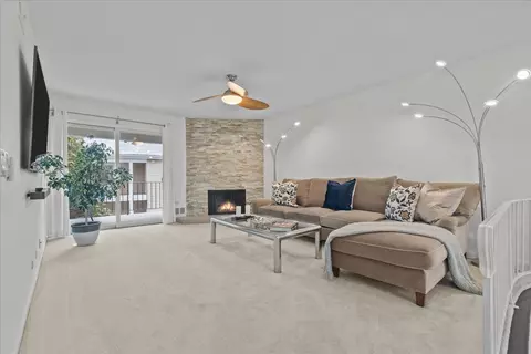 Living - 9 Harborside Dr, Northbrook, IL 60062 photo 1 of 2