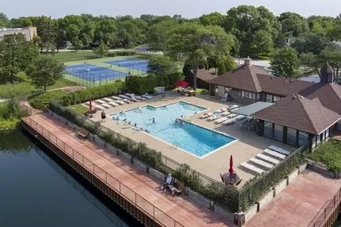 Exterior - 9 Harborside Dr, Northbrook, IL 60062 photo 3 of 4